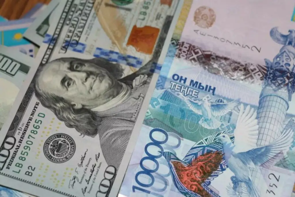 Тенге снизился до 420,18 за доллар