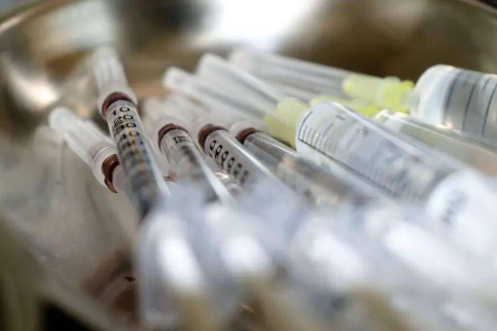 Россия и Узбекистан обсудили использование вакцины "Спутник V"