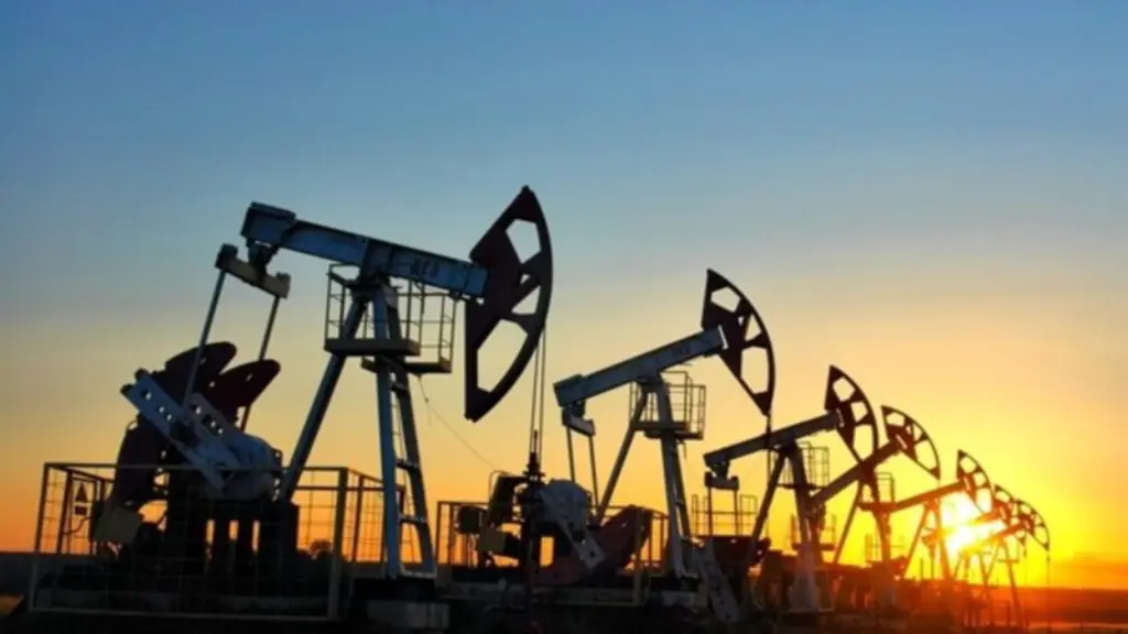Казахстан скорректирует планы по добыче нефти на 2021 год