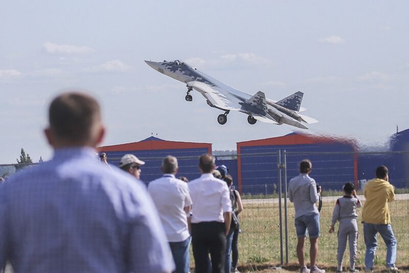 Обзор: лайнер США подвергся атаке в Гаити; в Чжухае открылся авиасалон Airshow China