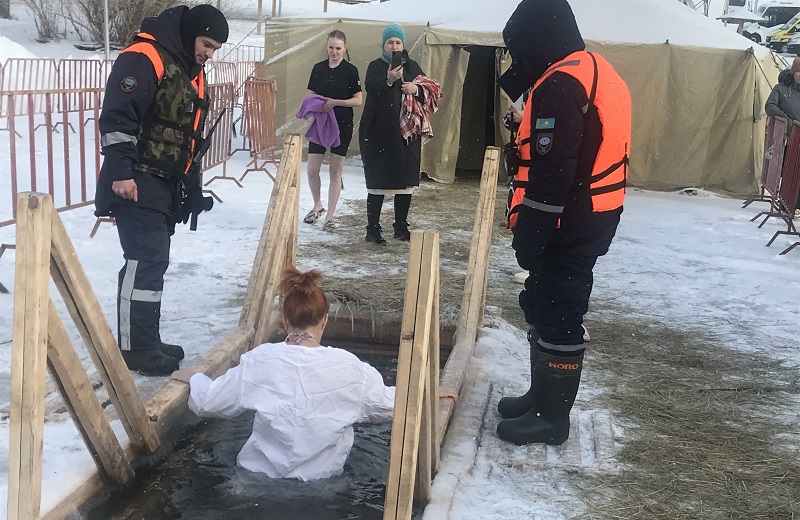 Крещение в Казахстане: не важно какой ты веры, главное, что у тебя на душе (видео)