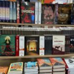 книжные полки, Два пути к читателю: традиционное издательство или самиздат