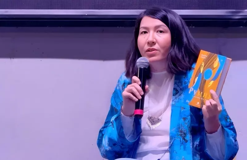 Казахстанская писательница Мария Омар: "Мы можем брать из рода, семьи то, что нам подходит и нравится, а что-то можем менять" Казахстанская писательница Мария Омар