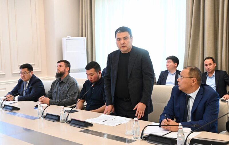 Дархан Сатыбалды раскритиковал подрядчиков за срыв сроков и низкое качество работ