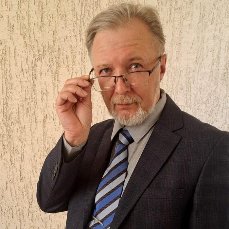 Анатолий Иванов