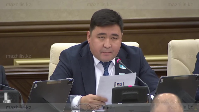 депутат партии Amanat Нартай Сарсенгалиев
