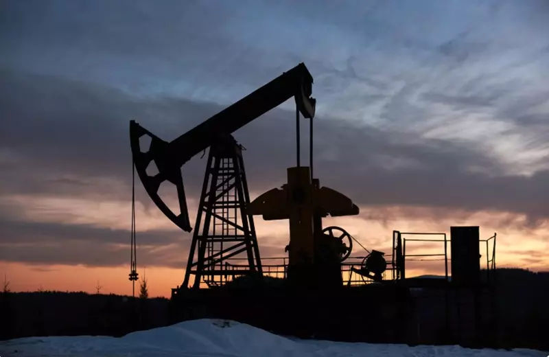 Цены на нефть Brent меняются под давлением геополитического фактора Цены на нефть Brent