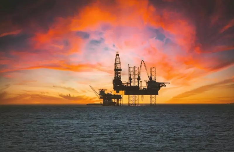 Цены на нефть Brent снизились до $62 на фоне продолжающегося уже пятую неделю прекращения деятельности американского правительства.