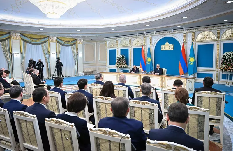 Токаев отметил вклад Алиева в налаживание торговли между Казахстаном и Арменией Токаев и Пашинян на брифинге