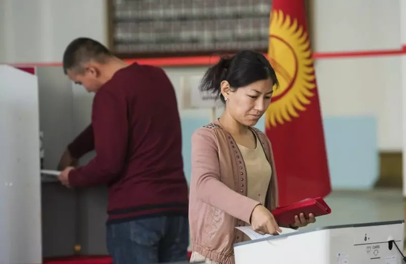 Главная интрига выборов в Кыргызстане: женщин-избирателей больше, чем мужчин Интрига: женщин-избирателей на парламентских выборах в Кыргызстане — впервые больше, чем мужчин