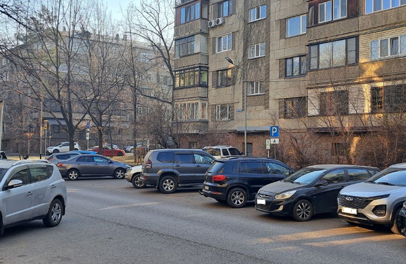Платные парковки в Алматы и Астане: что в них не так?